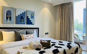 Bluo 1Bhk Suite - Balcony, Lift, Gym, Parking